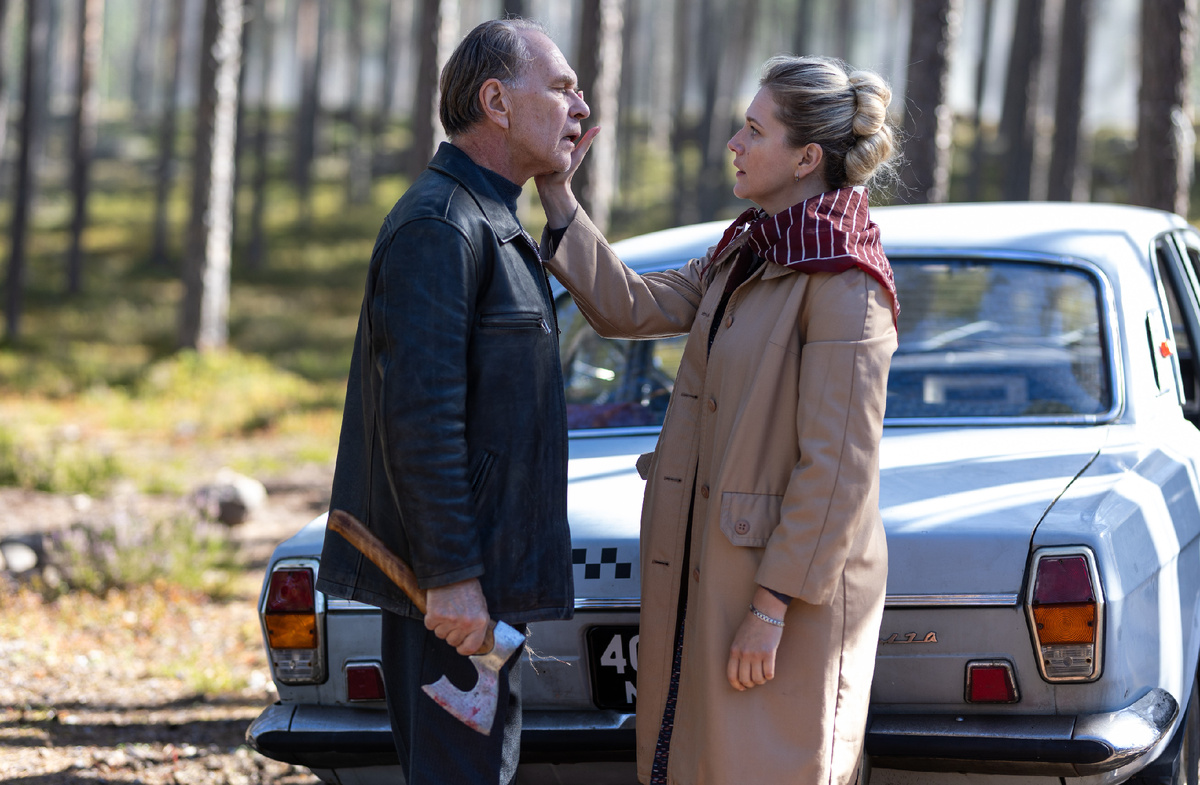 Алексей Гуськов в роли Кротова и Карина Андоленко в роли Петровой на на съемочной площадке «Противостояния»