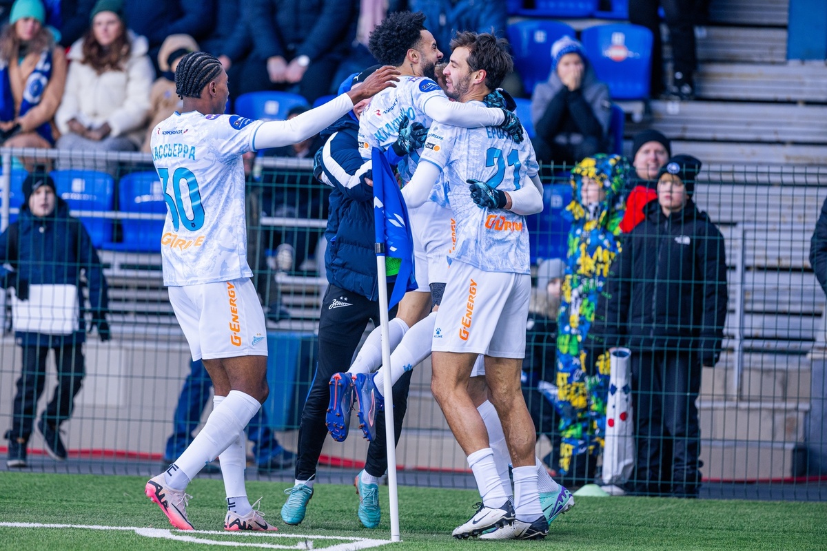 Радость "Зенита" после победы в Оренбурге.