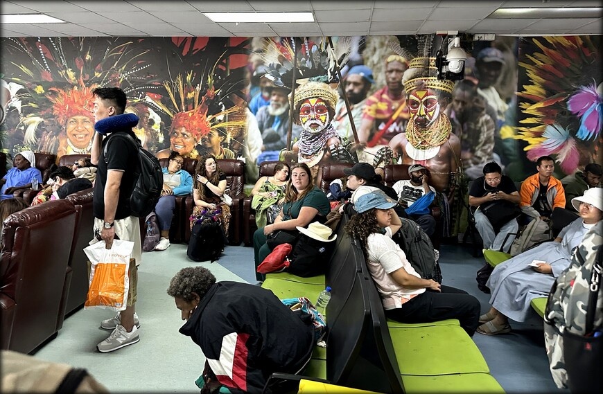 Зал ожидания классно оформлен живыми фотографиями с местных карнавалов © dk1974.tourister.ru