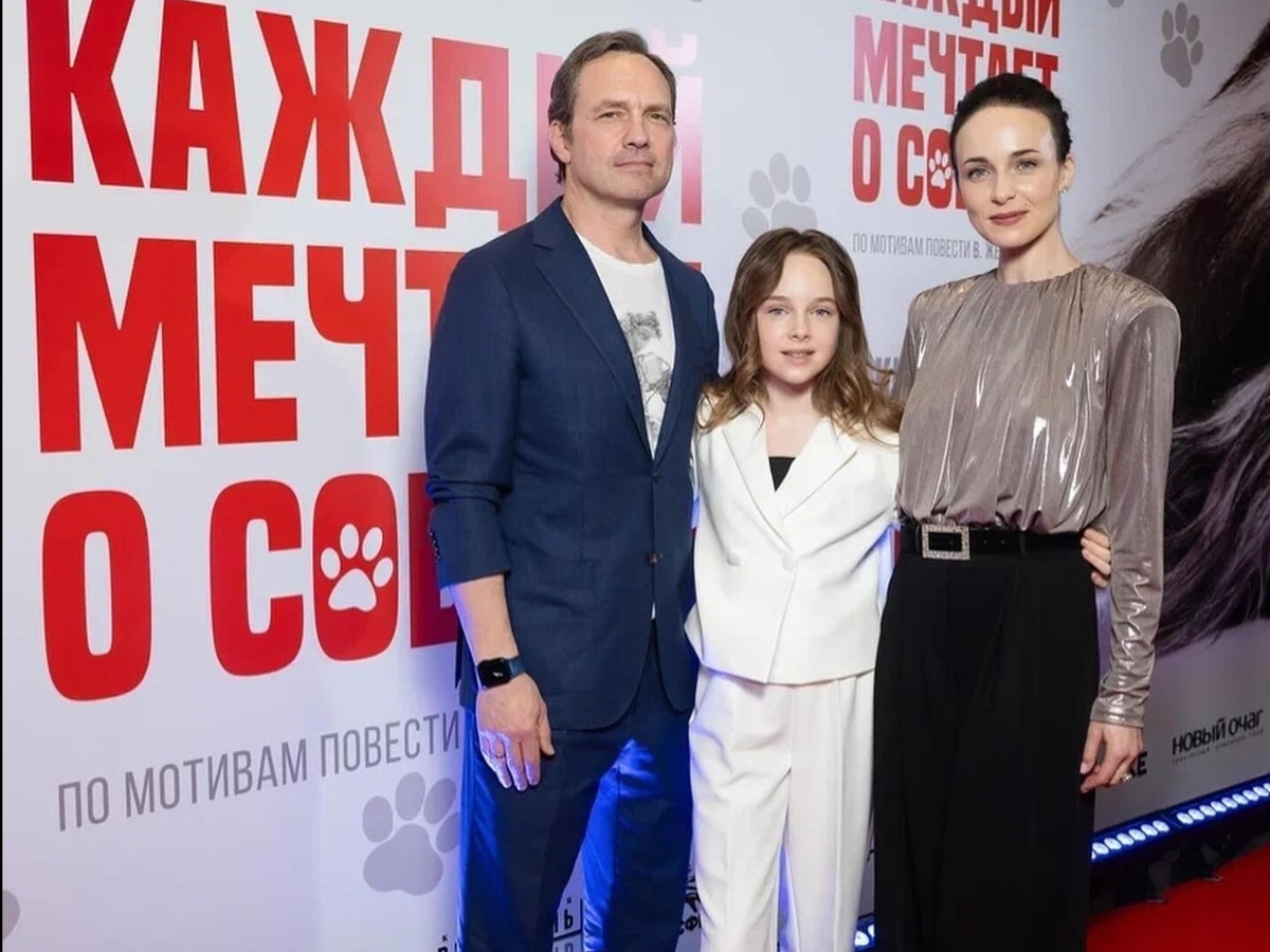 Виктор Васильев с женой Анной Снаткиной и дочерью Вероникой