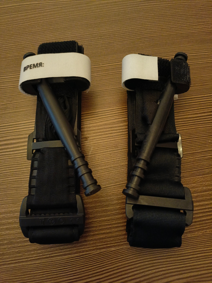 Левый турникет Leaf. Правый турникет от Puffgun.