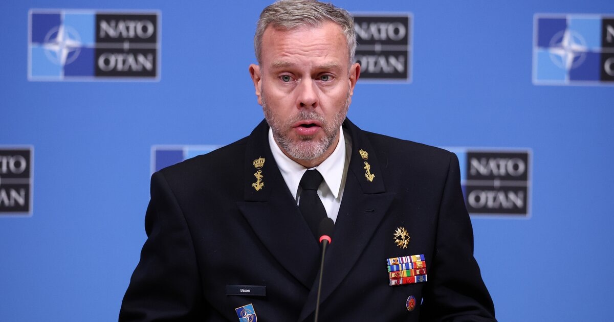 Роб Бауэр. Каких-то он скандинавских кровей и очень неумный, хоть и говорливый