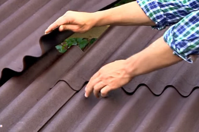 Замена поврежденного листа ондулина