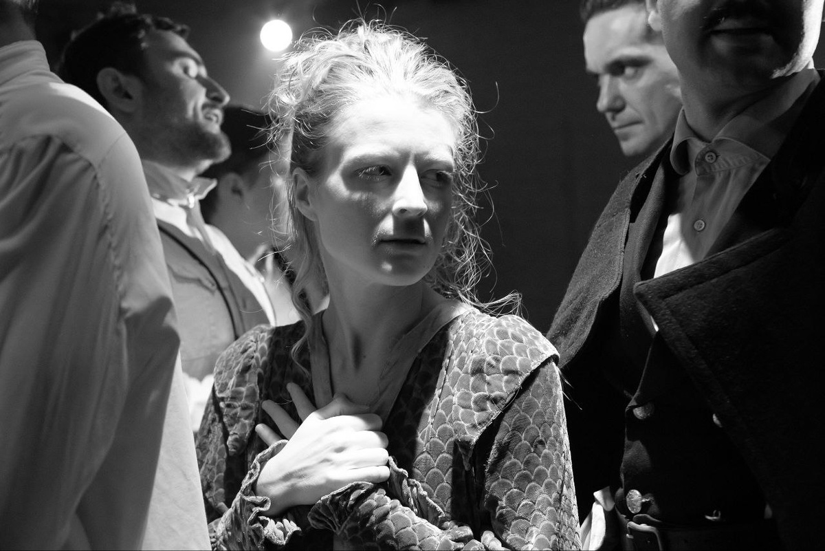 Сцены из спектакля «Дни Турбиных»