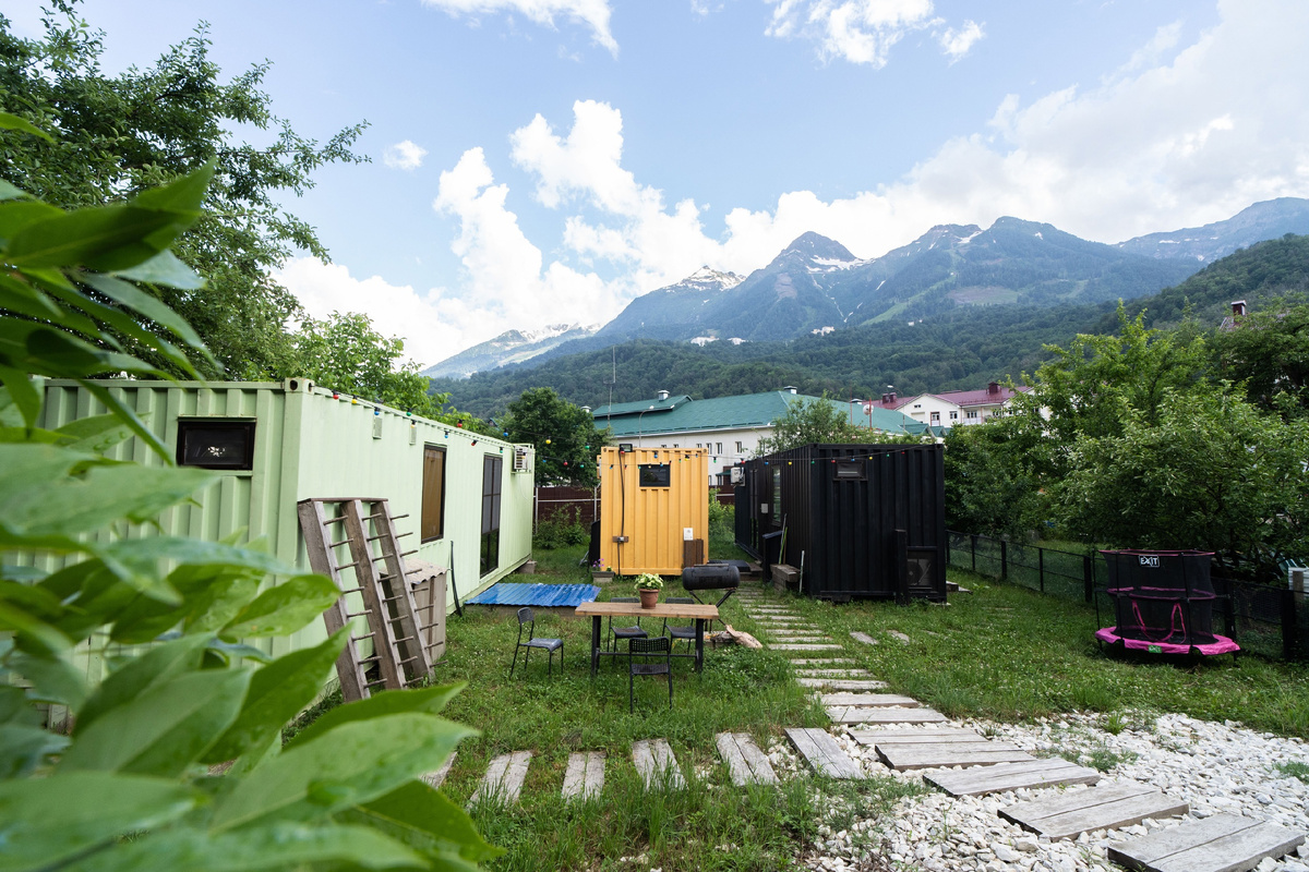 Жили мы в итоге в зеленом контейнере.