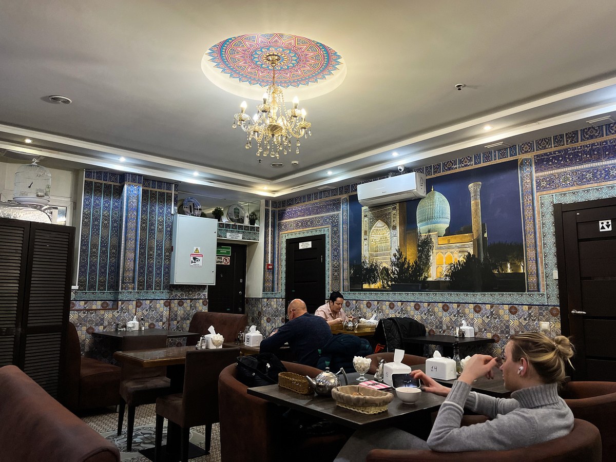 Интерьер кафе «‎Однажды в Ташкенте» →