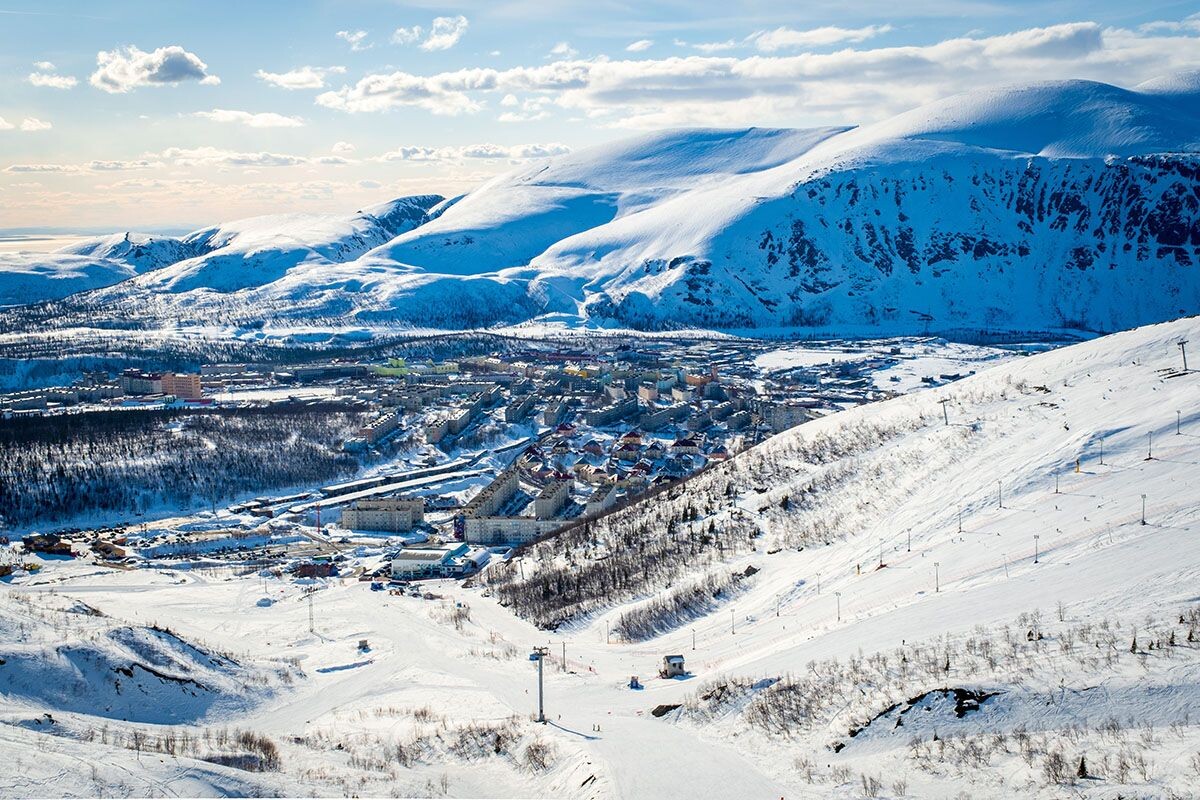 Кировск с трех сторон окружен горами. Источник: Shutterstock📷

