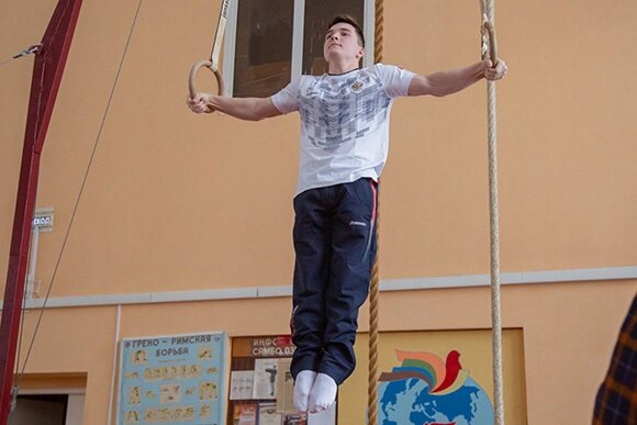 Крест — одно из самых сложных упражнеий