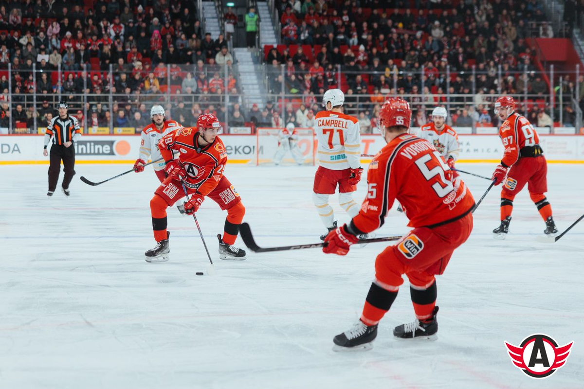 Фото с матча Автомобилиста и Кунь Лунь Ред Стар