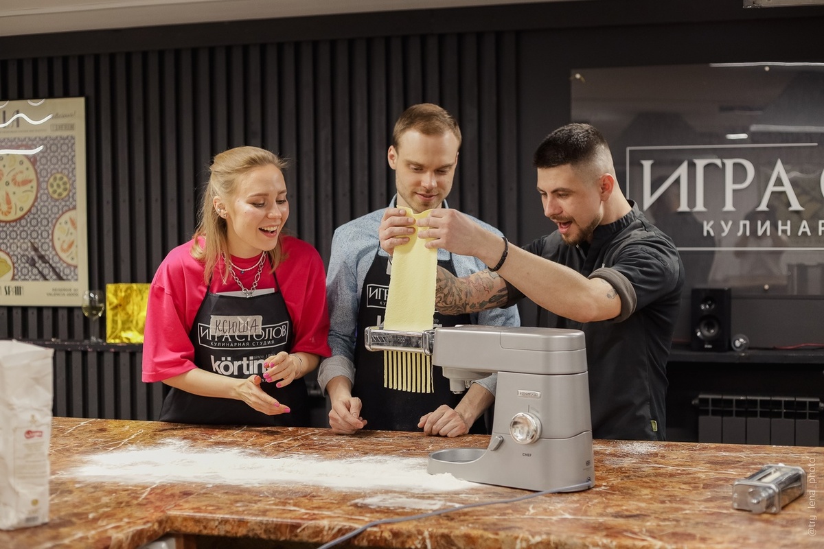 Отличное место, чтобы попробовать нечто новенькое - в прямом и переносном смысле - кулинарная студия в Новосибирске!