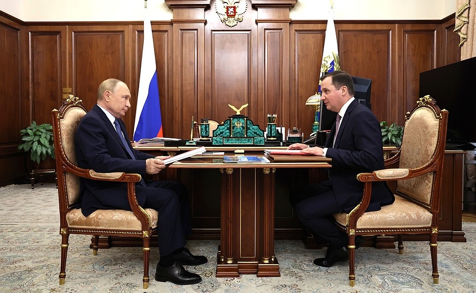 Президент России Владимир Путин провел встречу с губернатором Архангельской области Александром Цыбульским / Фото: Пресс-служба президента России  📷

