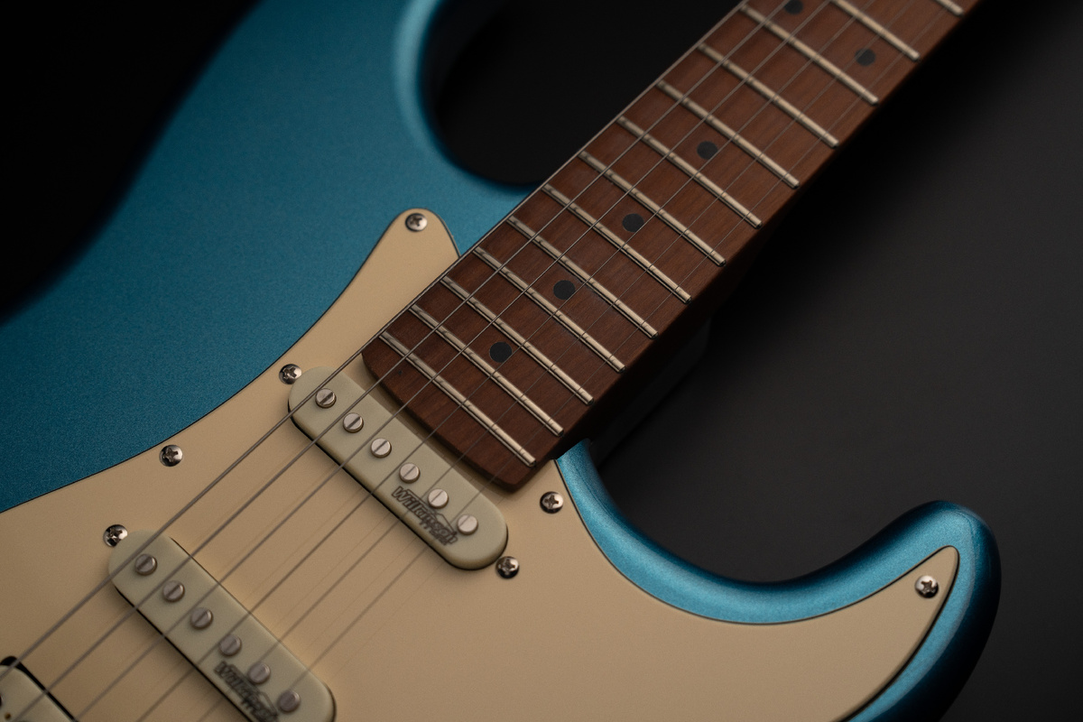 Электрогитара Shinobi N103E sky blue подходит для начинающих