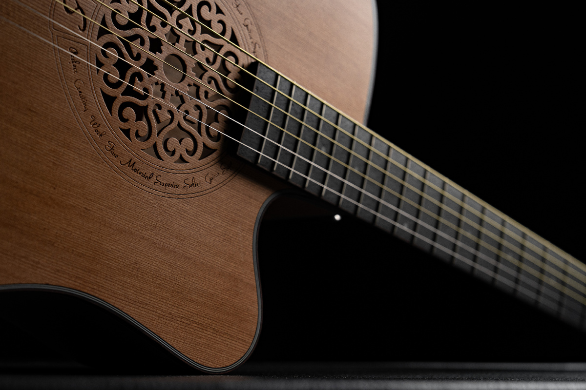 Акустическая гитара SQOE SQ-M из ламината (кедр) с качественной сборкой