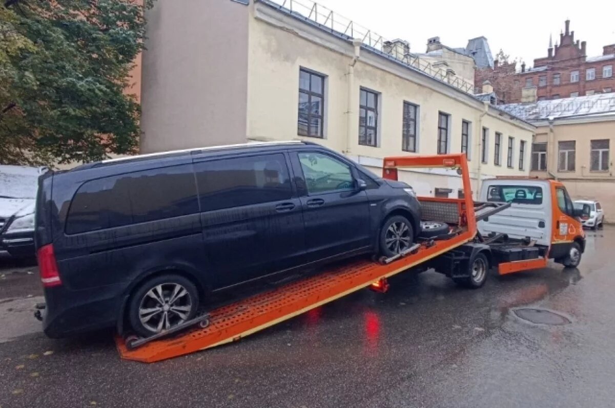    В Салехарде эвакуировали автомобили нарушителей правил парковки