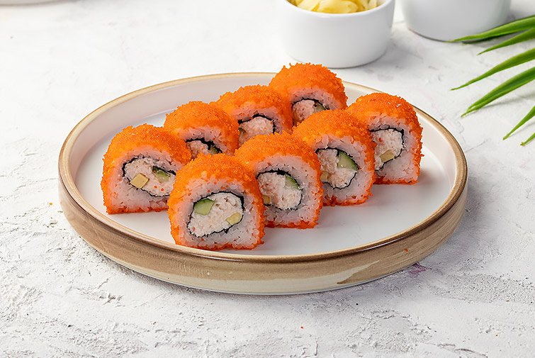 Яркий ролл Калифорния не только вкусный, но еще и фотогеничный. Поэтому отлично будет смотреться на снимках для соцсетей.