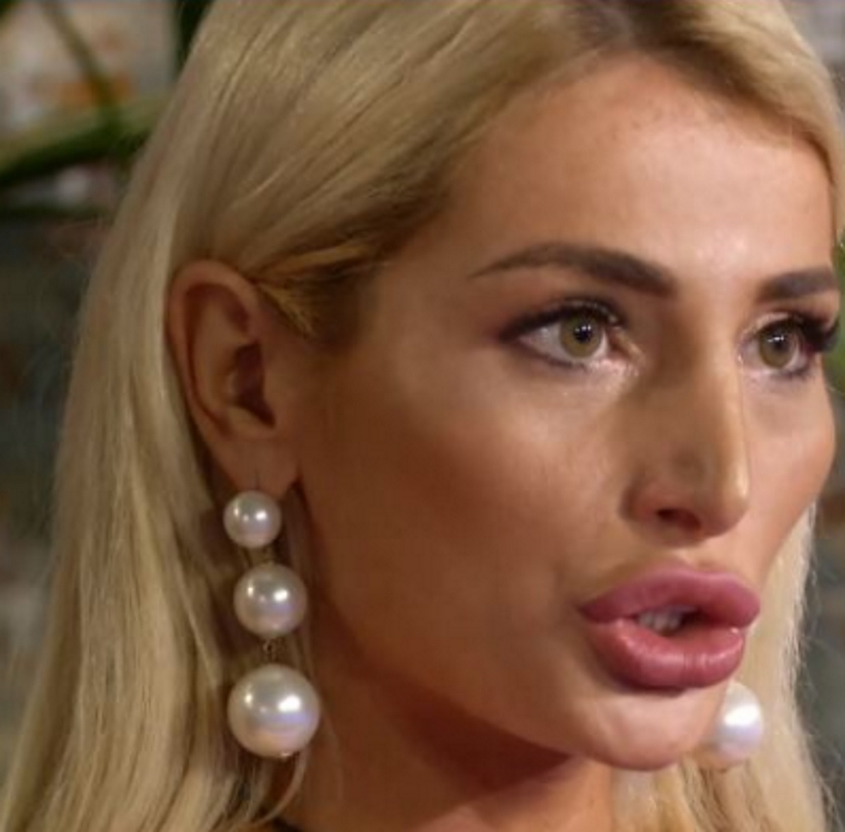 Тата Блюменкранц была блондинкой с пухлыми накаченными губами. Фото: кадр из видео