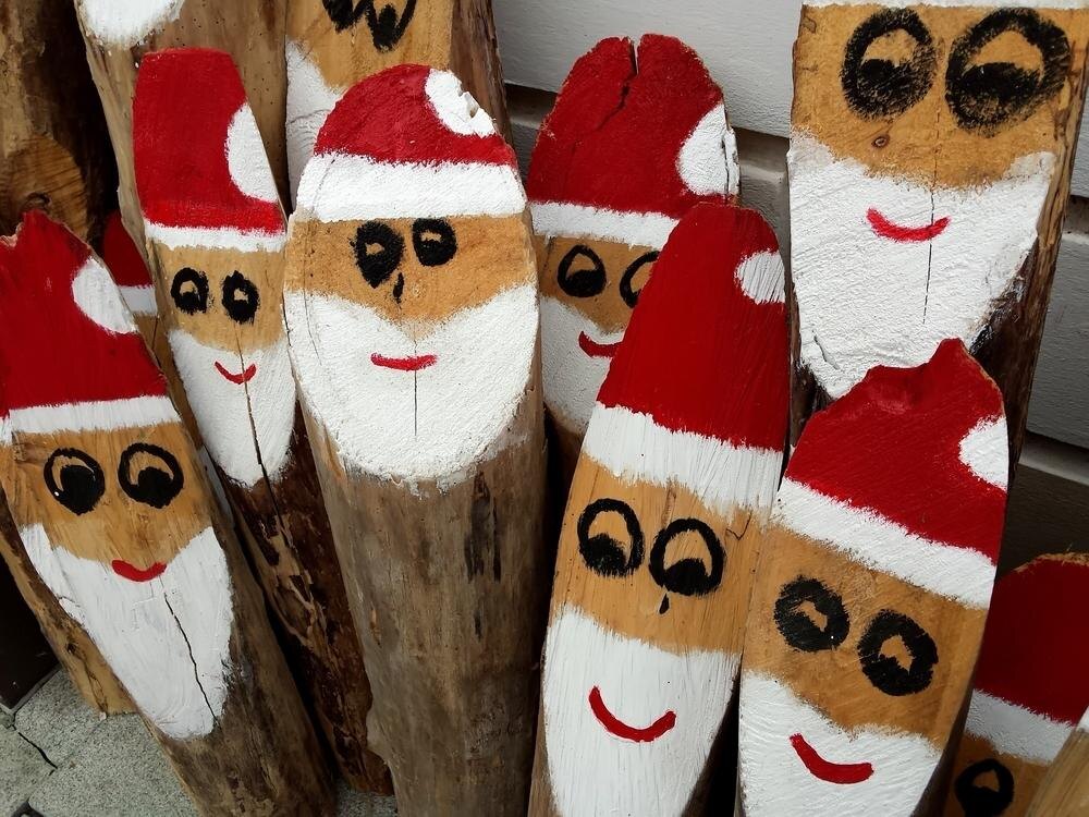    Это самые простые варианты.Соцсети