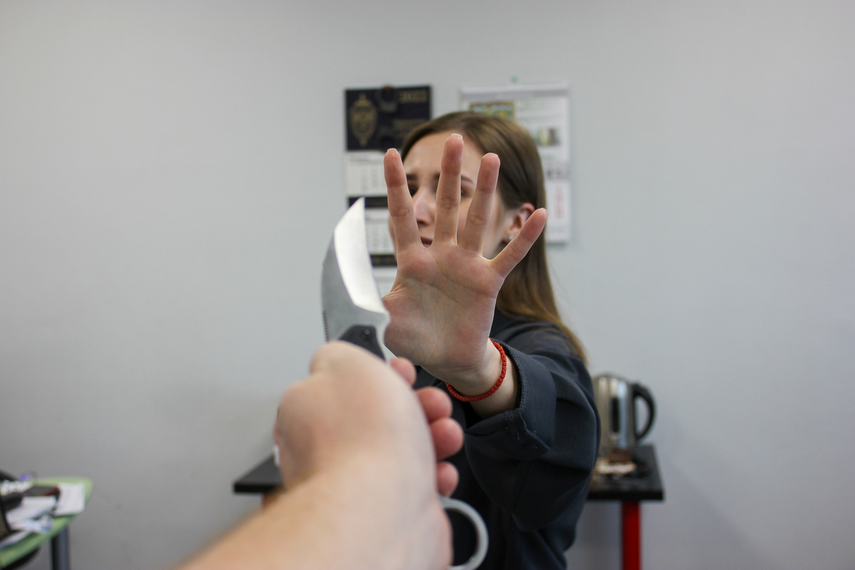 Убийца нанес молодой женщине серию ударов ножом.  Фото: ФедералПресс / Дмитрий Шевалдин