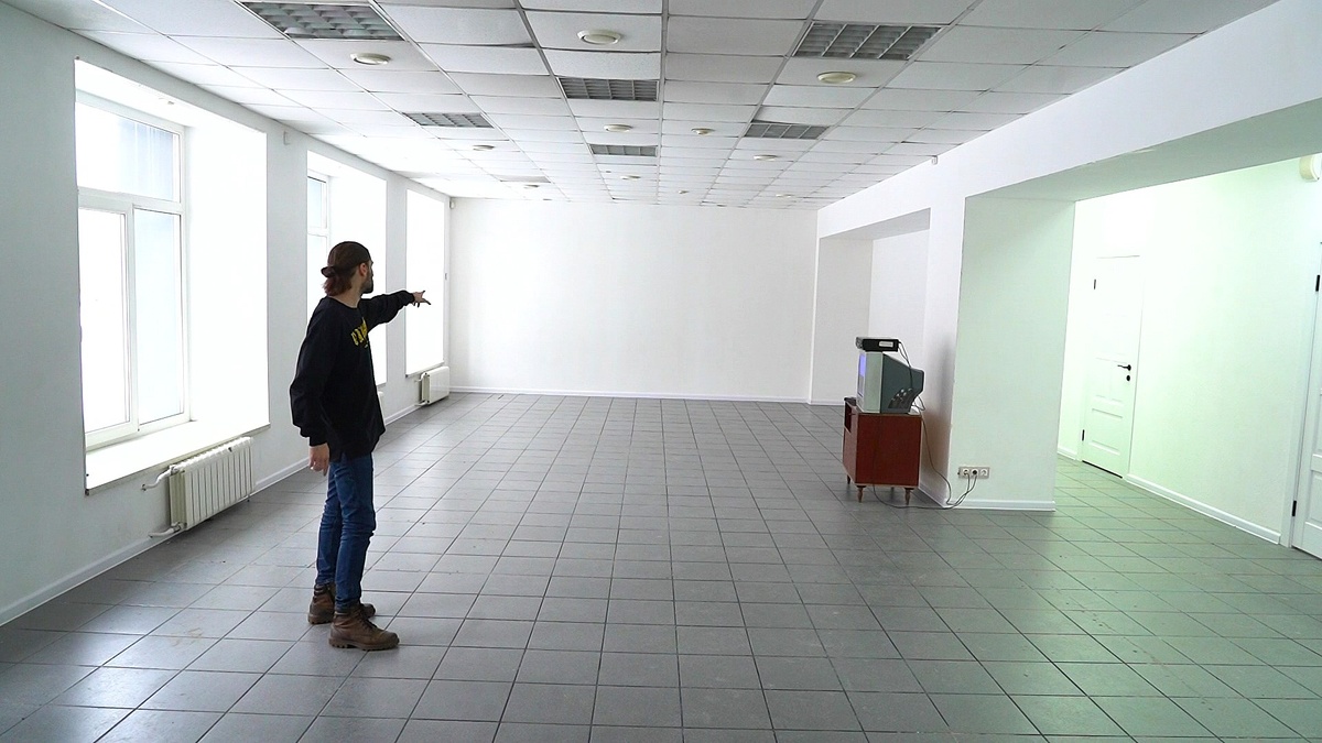    Сургутские артисты обустраивают новую площадку для выступлений