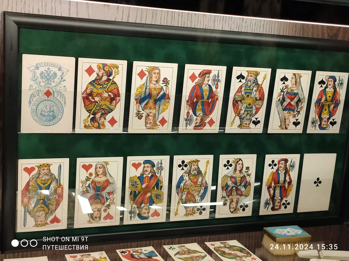 Петергоф. Дом игральных карт. Фото автора