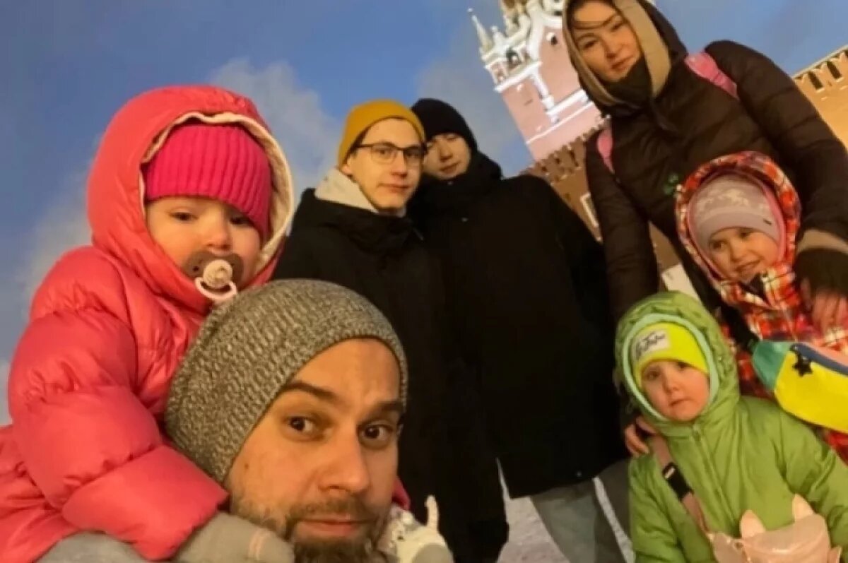    Ольга, Константин и пятеро их детей