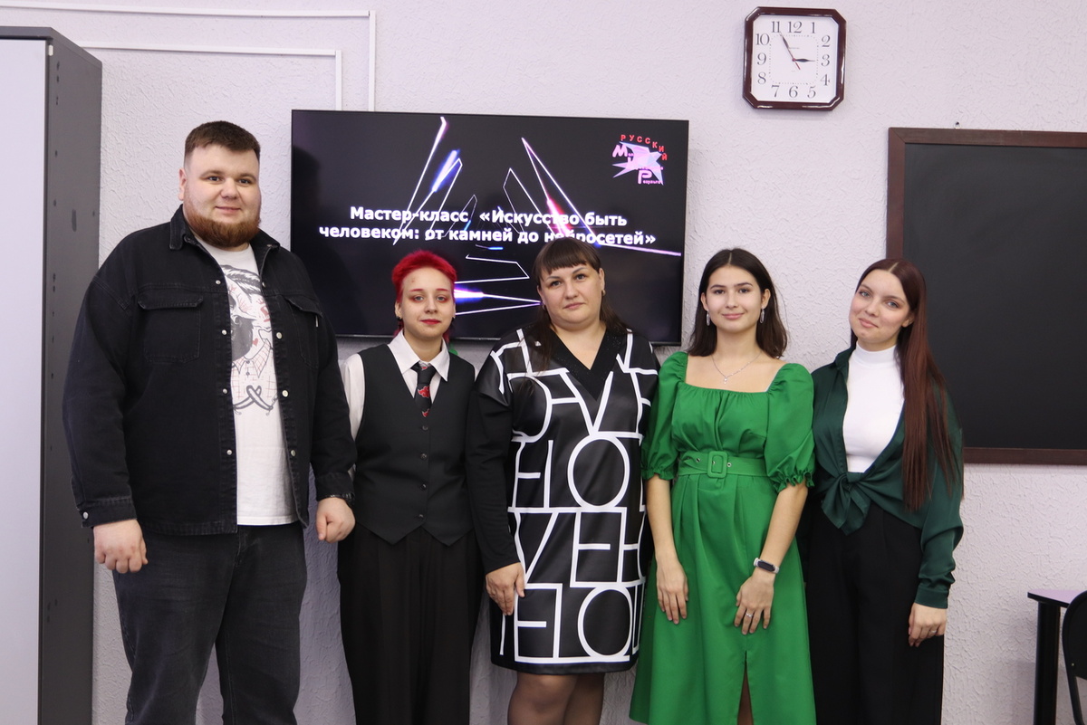 Организаторы одного из мастер-классов. Фото Вячеслава ПЕТРОВА.