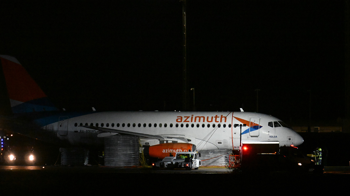 SSJ 100 "Волга" после тушения в Анталии