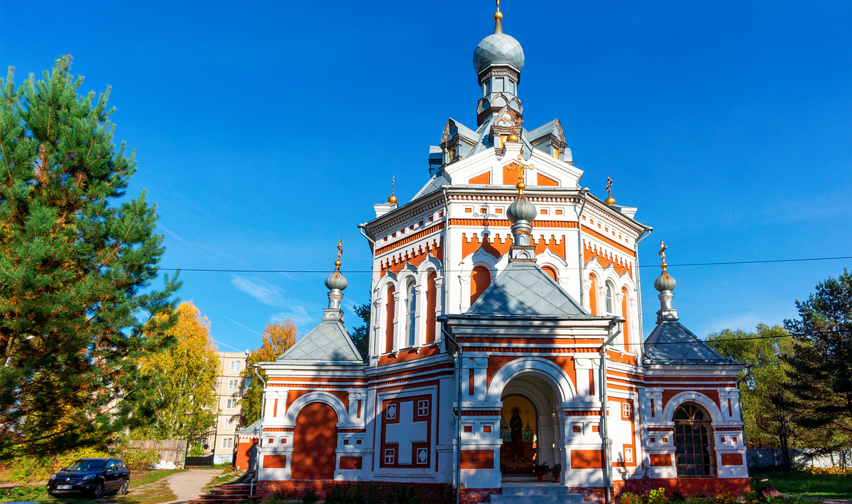 Чтобы насладиться стариной без толпы за плечами, отправляйся в менее раскрученные Гусь Хрустальный.Фото: Igor Poluchin / Shutterstock.com
