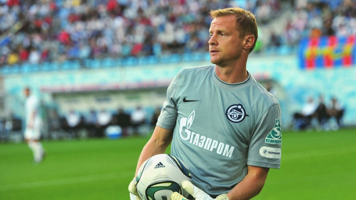 Именно поэтому среди российского состава «сине-бело-голубых» Малафеев достоин звания лучшего голкипера последних десятилетий. 