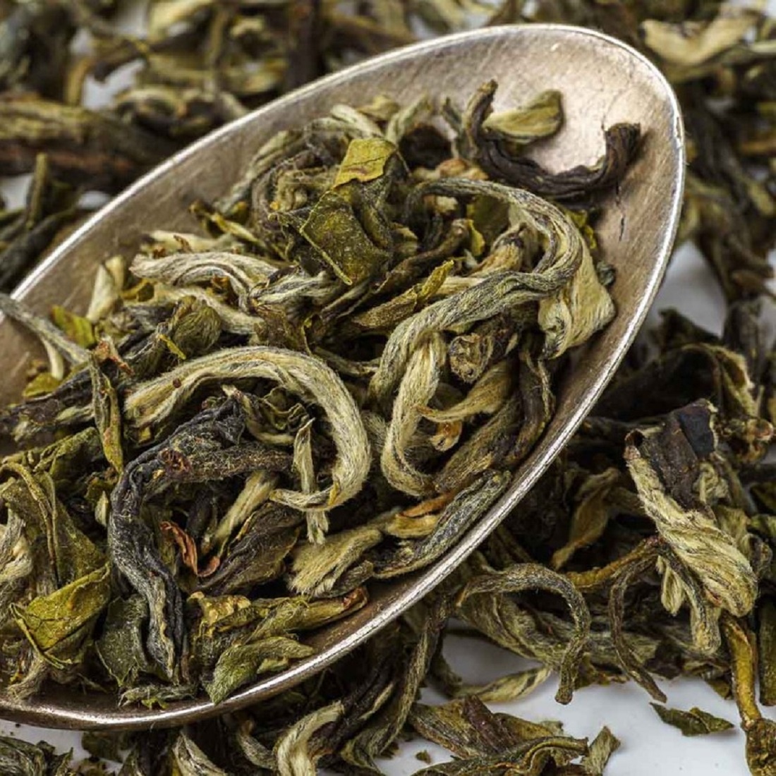 Бай Мао Хоу (Император cнежных Обезьян)  Чай из провинции Фуцзянь. Листочки скручены в спирали