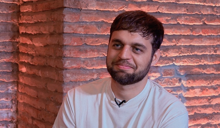 Из открытых источников в интернете. Денис Чужой.