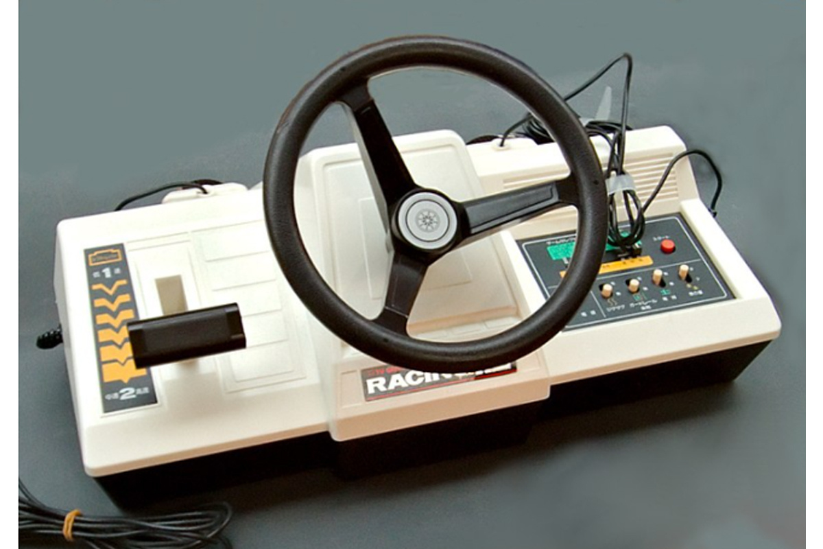 Color TV-Game Racing 112 (1978). Создана совместно с Mitsubishi. Это гонки, в которых нужно ехать и уклоняться от встречных автомобилей ==>
