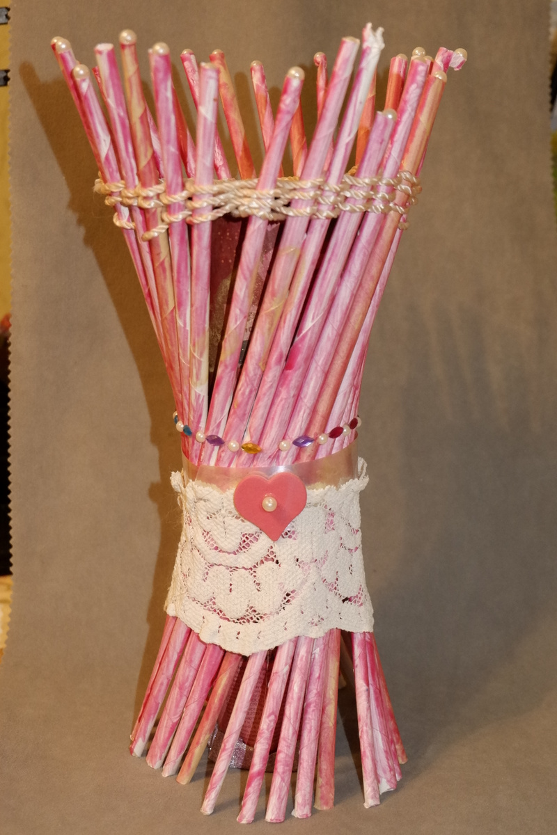 Ваза из трубочек бумаги