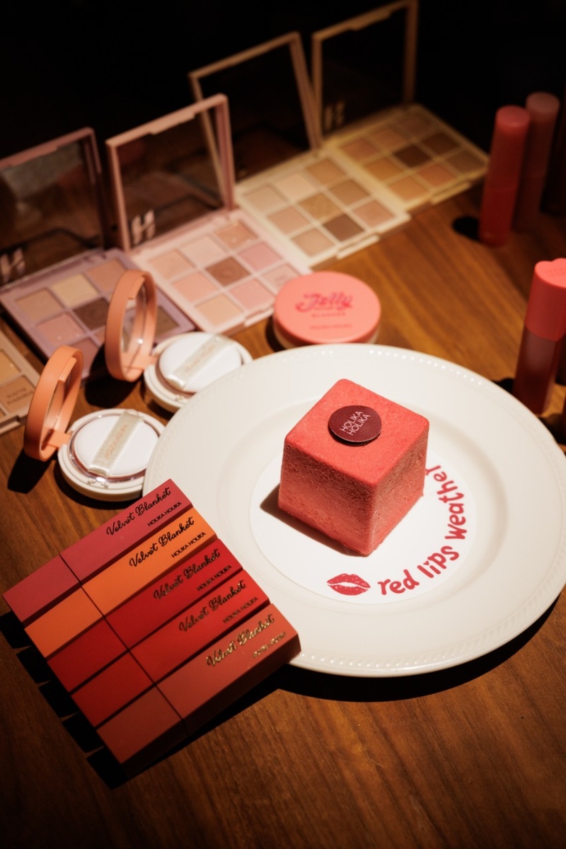    Ресторан греческой кухни The Greeks и Holika Holika выпустили совместный десерт (фото 3)