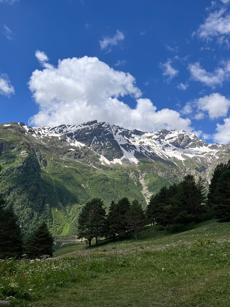 И это видны с тропы буквально в 30 минутах от старта