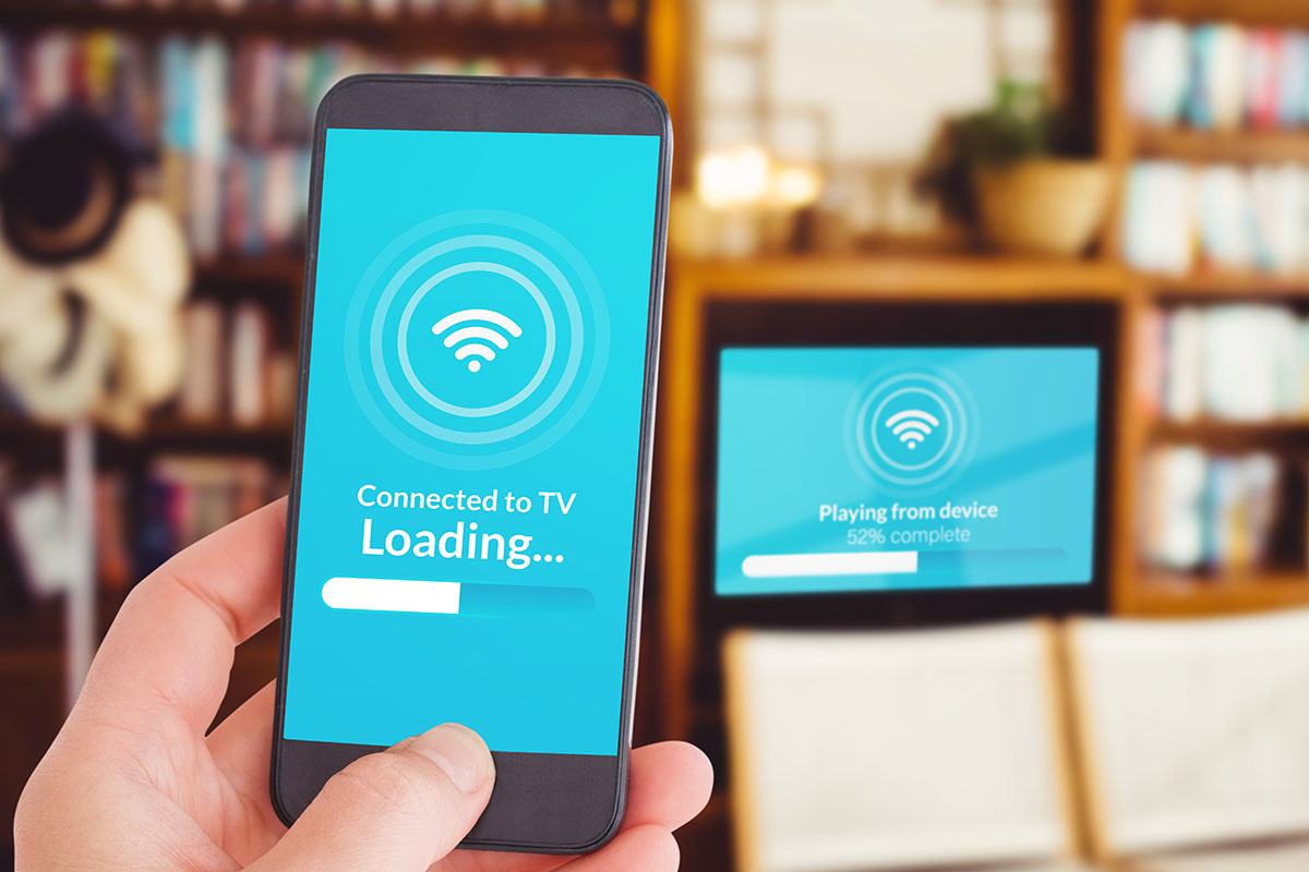    Рассказываем, как передать изображение с телефона на телевизор. Источник: Shutterstock