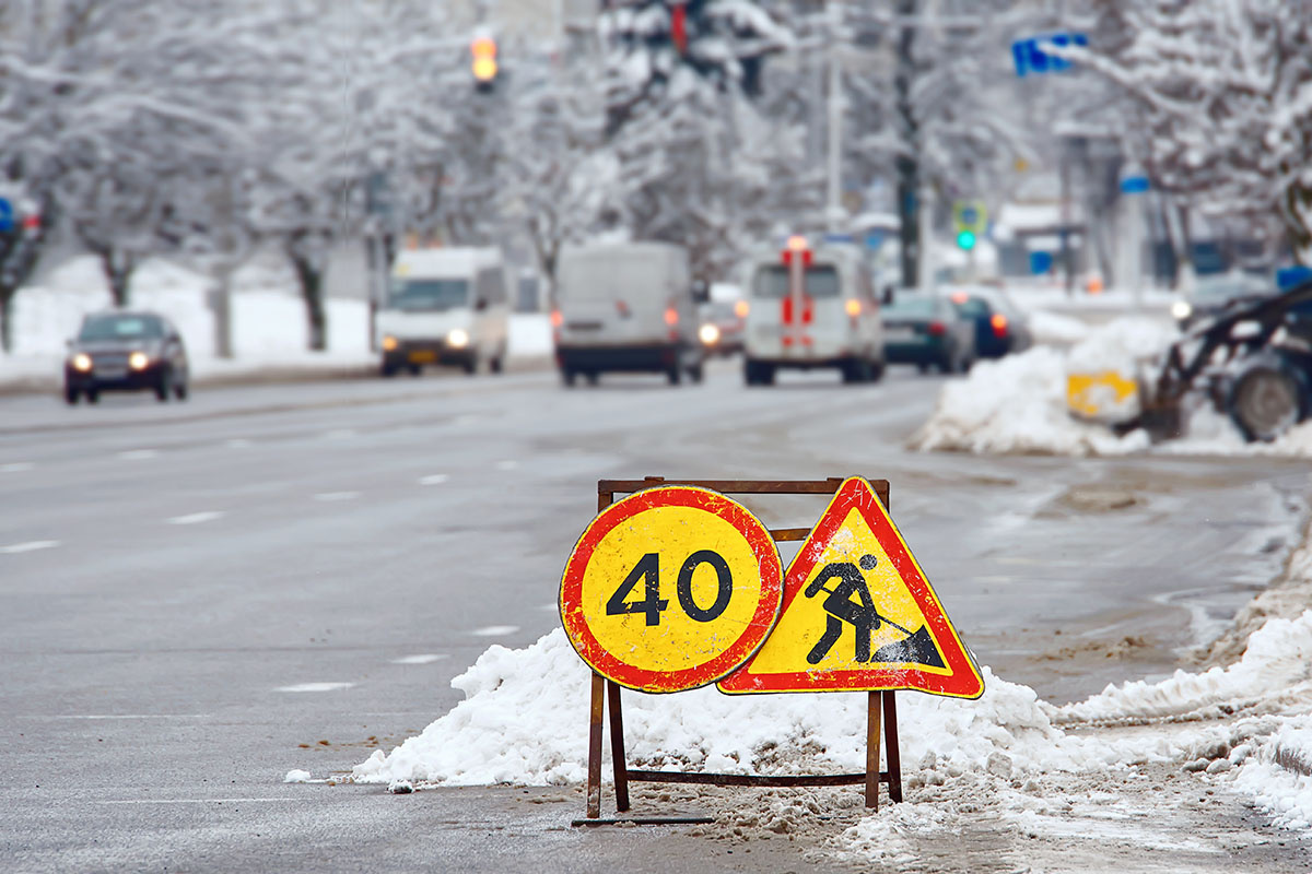    Предупреждающие знаки — верные помощники водителей. Источник: Shutterstock