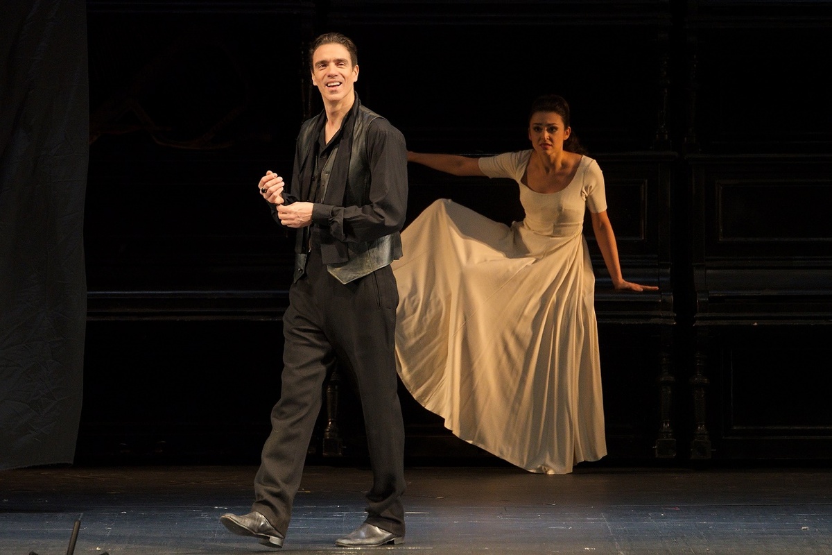 Д.Зуев и М. Макеева, сцена из спектакля , фото с официального сайта МАМТ