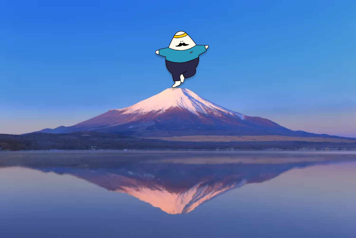 Как изящно наш комиссар Пашо балансирует на самой вершине горы!