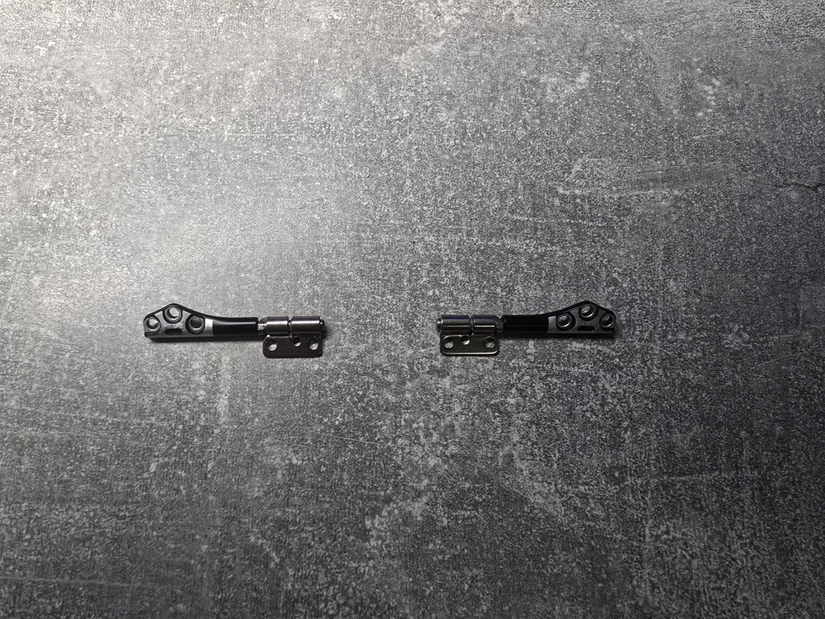 Поворотные петли экрана Macbook Air.