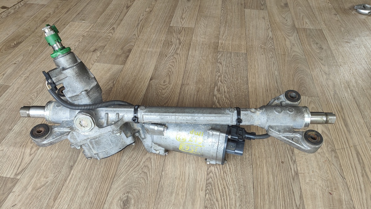 Благо, что у меня правый руль и запчасти в разы дешевле своих европейских собратьев. На фото контрактная рейка за 8500р, что в пять раз дешевле такой же, но для левого руля.