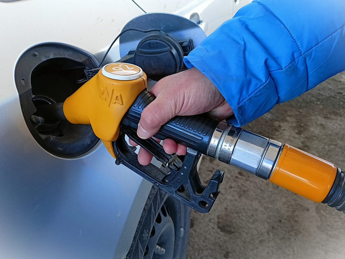 Как пистолет на заправке понимает что бак полный