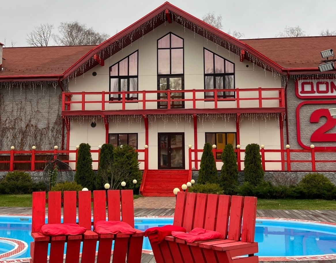 поляна "Дом-2" (фото из Telegram)