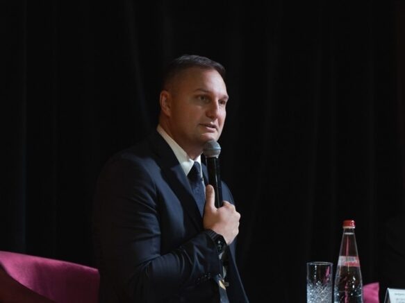    Дмитрий Анфиногенов