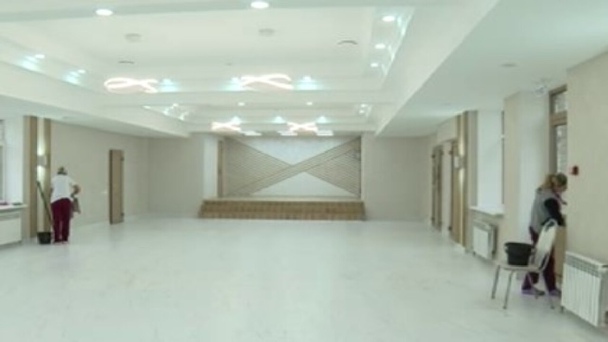    Столовая в Курском доме соцобслуживания превратилась в банкетный зал