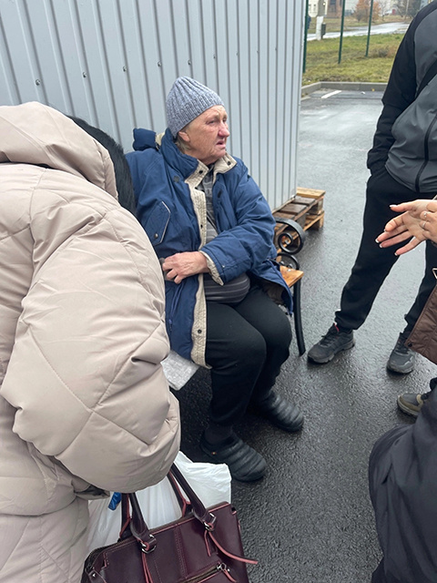    Чтобы выбраться из-под обстрелов, Зое Белевцовой пришлось пройти почти 20 километров по заминированным дорогам