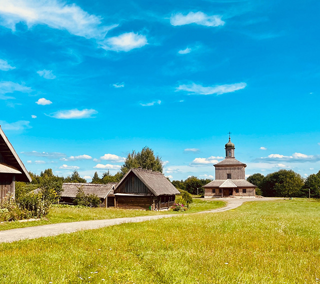    Нападали разбойники и на крестьянские дома, забирая все запасы