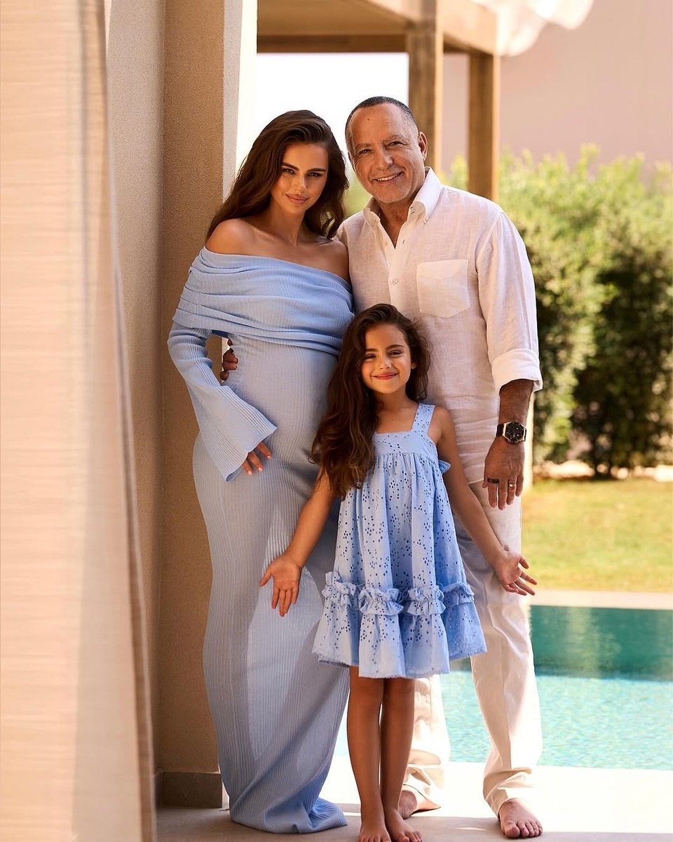 Интерес  к личной жизни Ксении Дели стал особенно сильным после её романа с египетским миллиардером Оссамой Фати Рабахой аль-Шарифом.