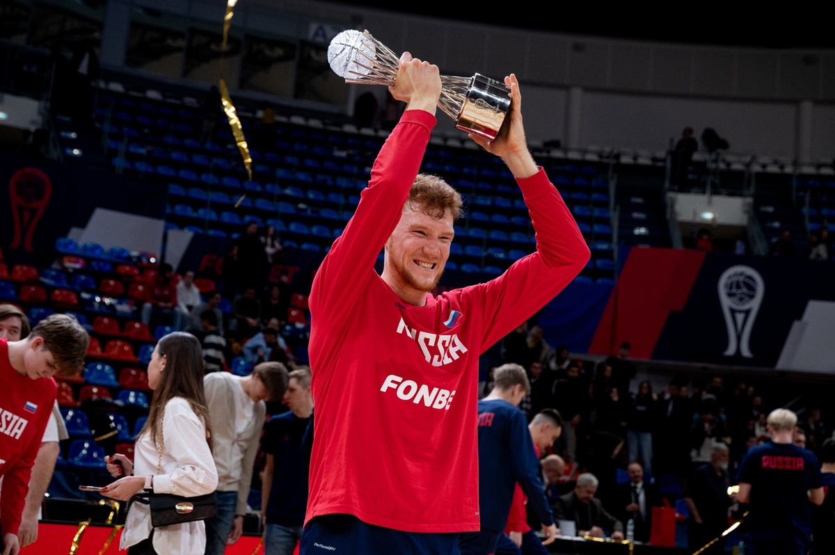 Влад Емченко с Кубком дружбы