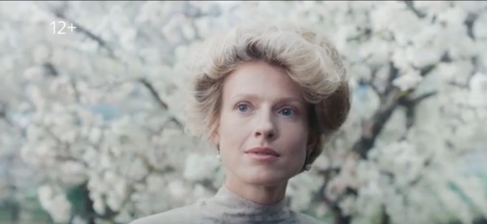 Так ещё и состарили зачем-то актрису, хотя играет она Раневскую, с которой они, по возрасту, близки. Фото Яндекс.Картинки. 